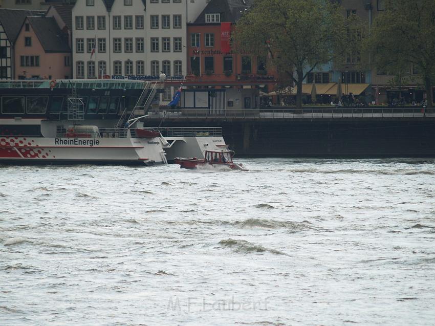 Uebungsfahrt Loeschboot und Ursula P90.JPG